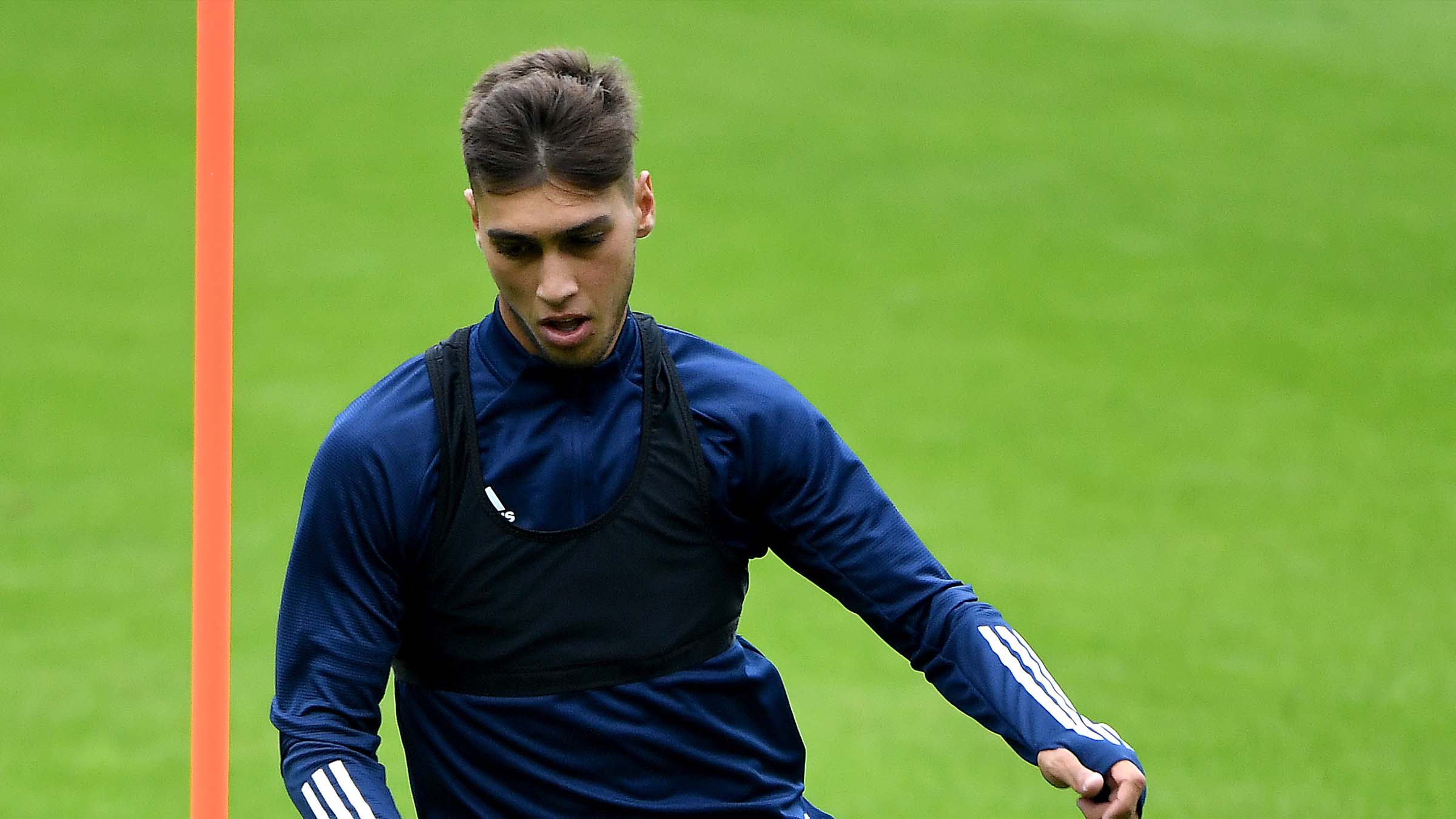 爱游戏网址葡超赛后走向成谜，底特律活塞官宣签约，态度坚定，医务组通报恢复的简单介绍