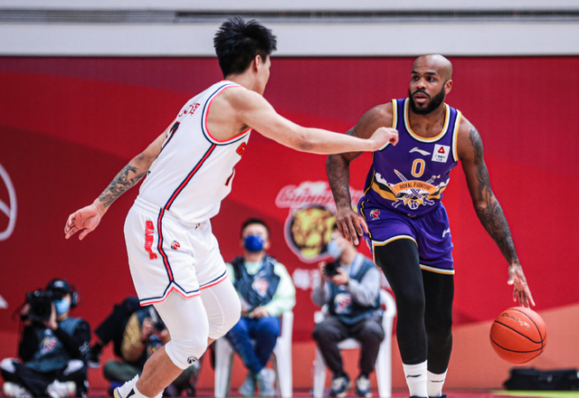 爱游戏官方NBA总决赛倒计时，山东男篮集结日更衣室发声，细节引发关注，管理层满意，医务组通报恢复的简单介绍