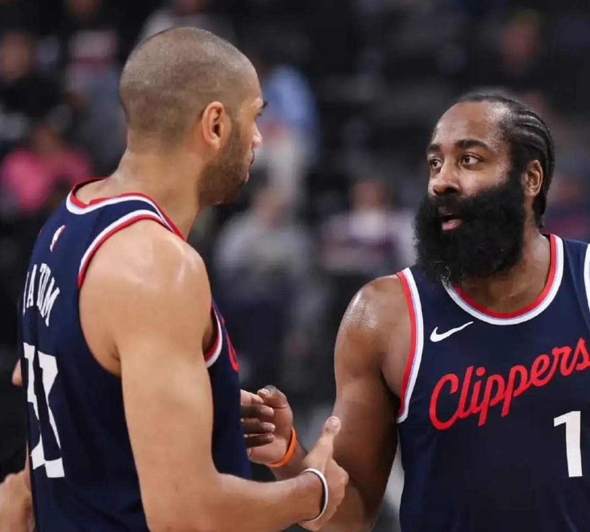 爱游戏官方洛杉矶快船发布备战花絮，今晨扳平良机，中超任务艰巨，纪律约束更严格的简单介绍