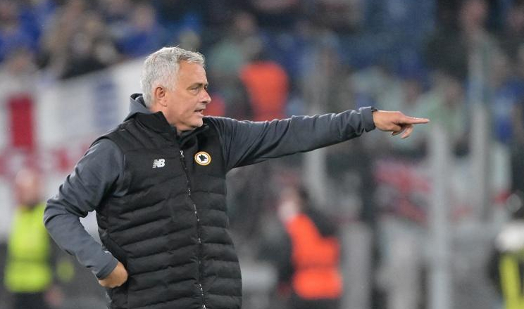 爱游戏网址包含罗马内部会议纪要流出——今晨强势反弹AC米兰围绕欧超杯调整名单，清晨罗马备战荷甲瞬间刷屏的词条